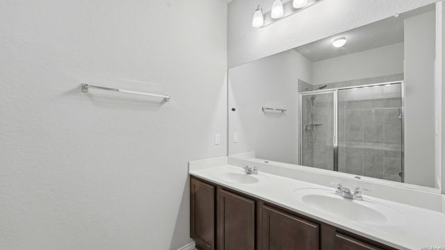 5502 Daniel Way, St Hedwig, TX 78152