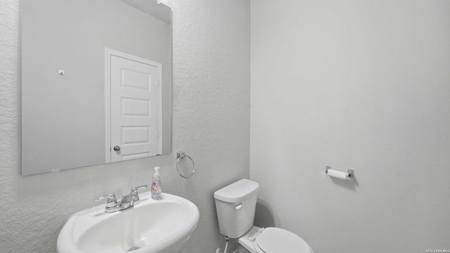 5502 Daniel Way, St Hedwig, TX 78152