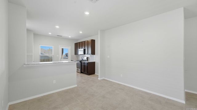 5502 Daniel Way, St Hedwig, TX 78152