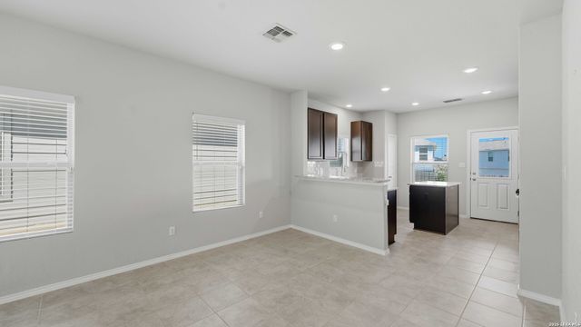 5502 Daniel Way, St Hedwig, TX 78152