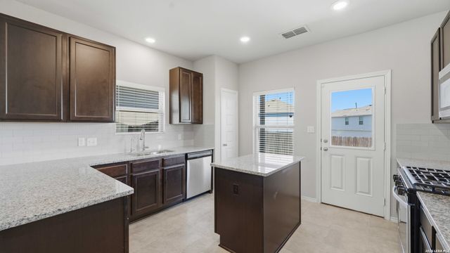 5502 Daniel Way, St Hedwig, TX 78152