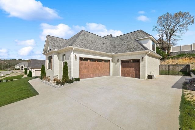 915 Valley Creek, North Little Rock, AR 72116