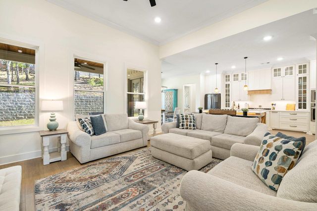 915 Valley Creek, North Little Rock, AR 72116