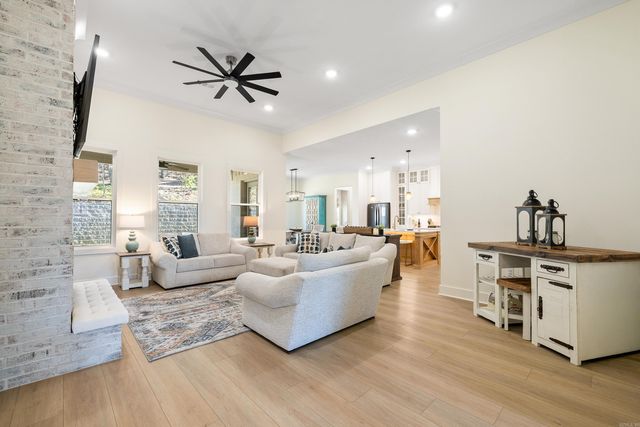 915 Valley Creek, North Little Rock, AR 72116