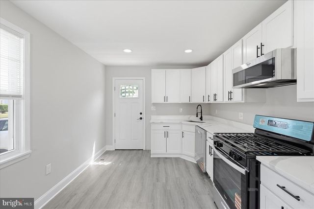 825 MARTIN RD, Essex, MD 21221