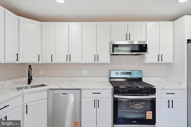 825 MARTIN RD, Essex, MD 21221