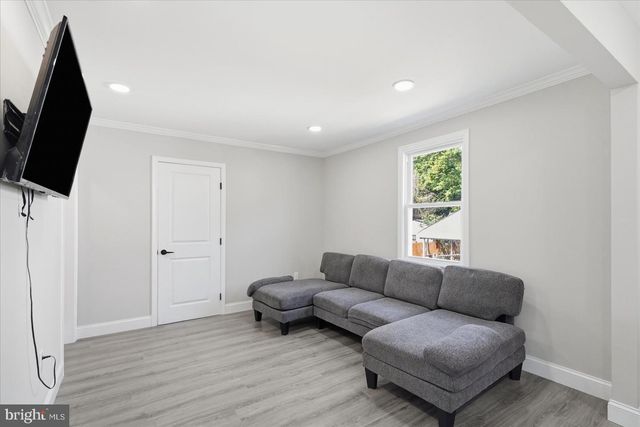 825 MARTIN RD, Essex, MD 21221