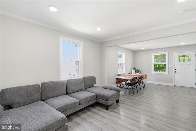 825 MARTIN RD, Essex, MD 21221