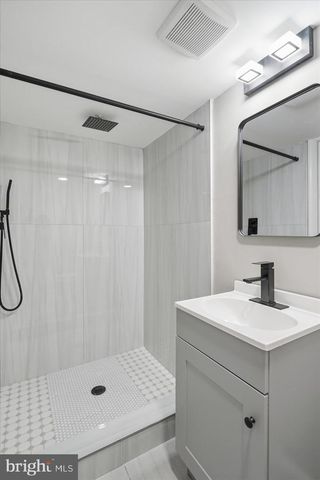825 MARTIN RD, Essex, MD 21221