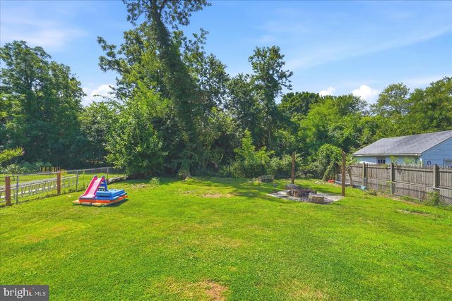 825 MARTIN RD, Essex, MD 21221
