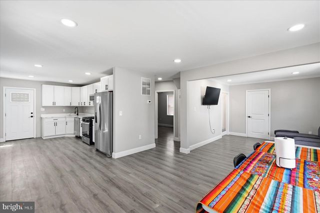 825 MARTIN RD, Essex, MD 21221