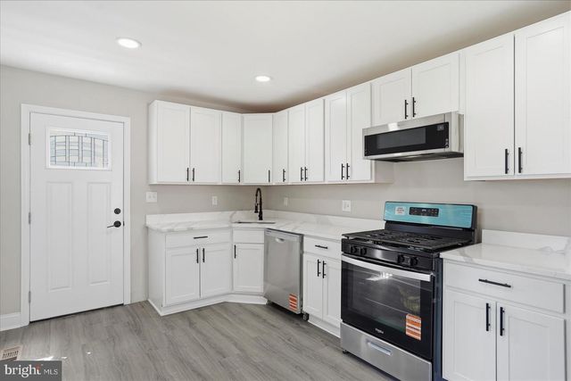 825 MARTIN RD, Essex, MD 21221