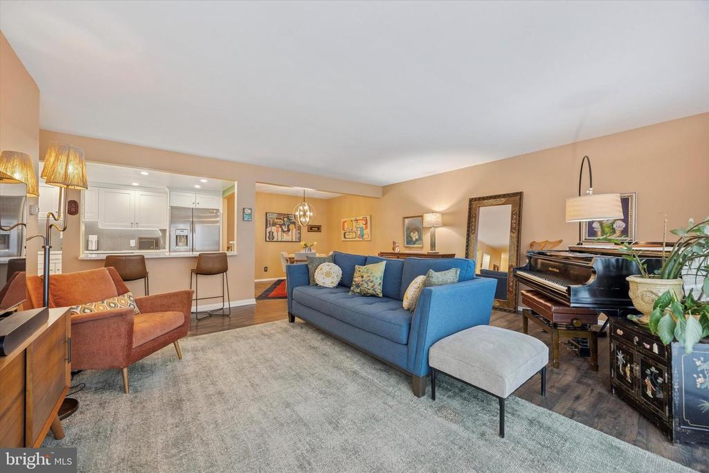 Image 1 of property listing at 134 DRUMMERS LN #134, Wayne, PA 19087