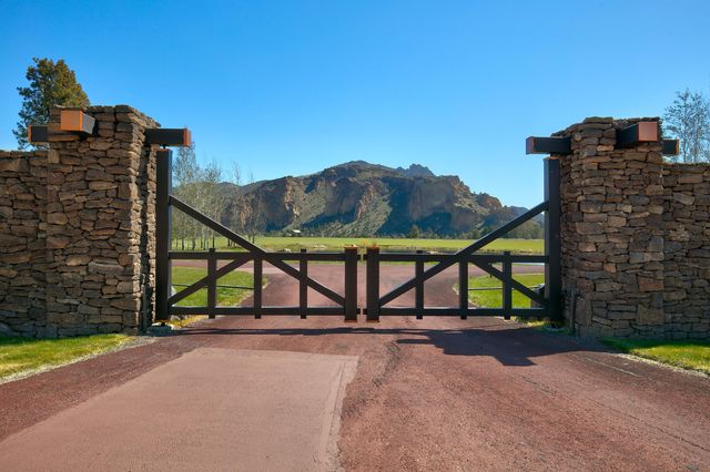 10300 NE Canyons Ranch Drive, Terrebonne, OR 97760