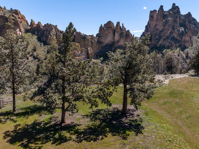 10300 NE Canyons Ranch Drive, Terrebonne, OR 97760