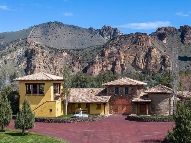 10300 NE Canyons Ranch Drive, Terrebonne, OR 97760