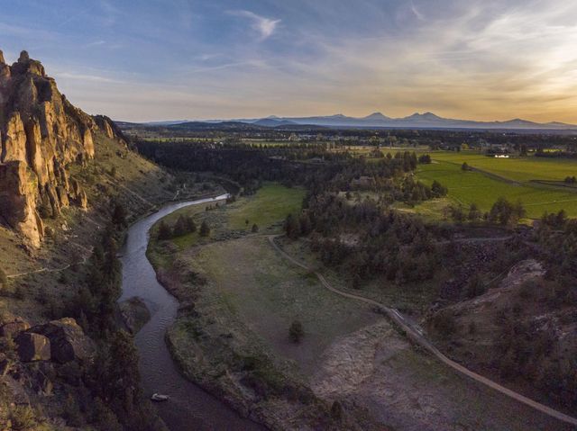 10300 NE Canyons Ranch Drive, Terrebonne, OR 97760