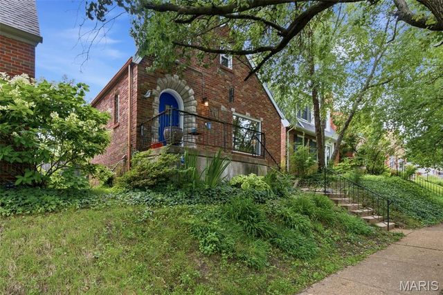 6528 Pernod Avenue, St Louis, MO 63139