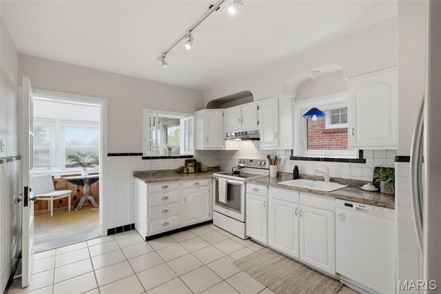6528 Pernod Avenue, St Louis, MO 63139