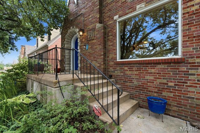 6528 Pernod Avenue, St Louis, MO 63139