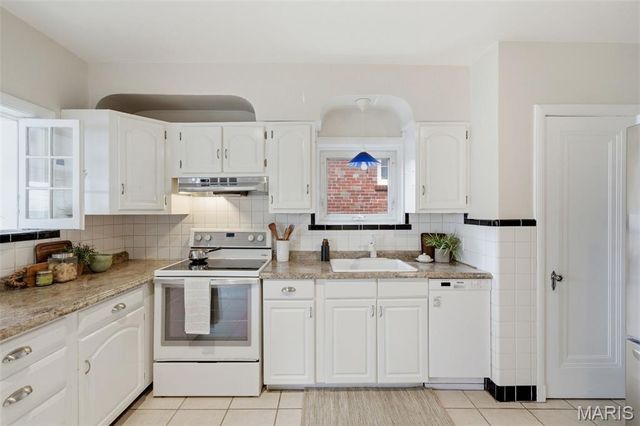 6528 Pernod Avenue, St Louis, MO 63139