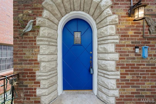 6528 Pernod Avenue, St Louis, MO 63139