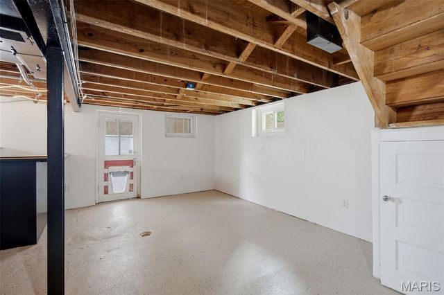 6528 Pernod Avenue, St Louis, MO 63139