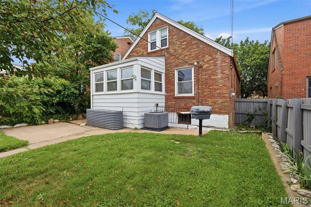 6528 Pernod Avenue, St Louis, MO 63139