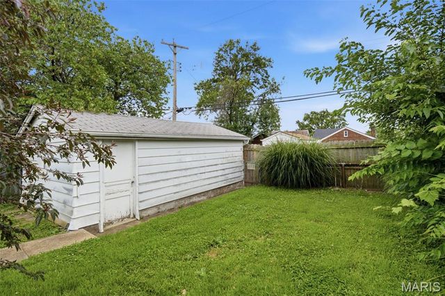 6528 Pernod Avenue, St Louis, MO 63139