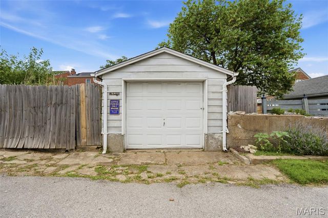6528 Pernod Avenue, St Louis, MO 63139