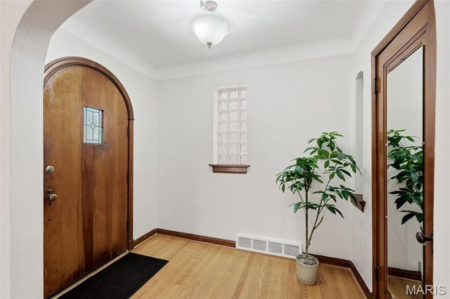 6528 Pernod Avenue, St Louis, MO 63139