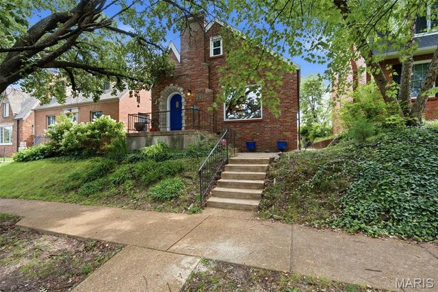 6528 Pernod Avenue, St Louis, MO 63139
