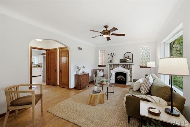 6528 Pernod Avenue, St Louis, MO 63139