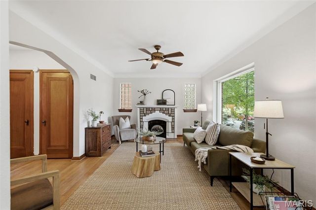 6528 Pernod Avenue, St Louis, MO 63139