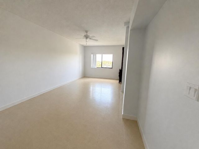 2105 LAVERS Circle 403, Delray Beach, FL 33444