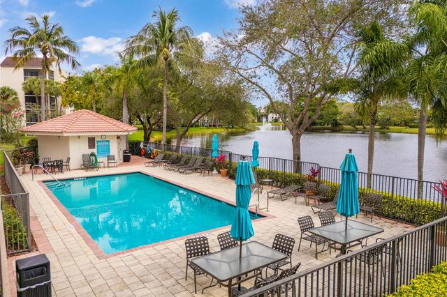 2105 LAVERS Circle 403, Delray Beach, FL 33444