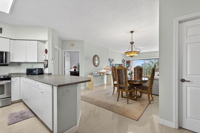 2105 LAVERS Circle 403, Delray Beach, FL 33444