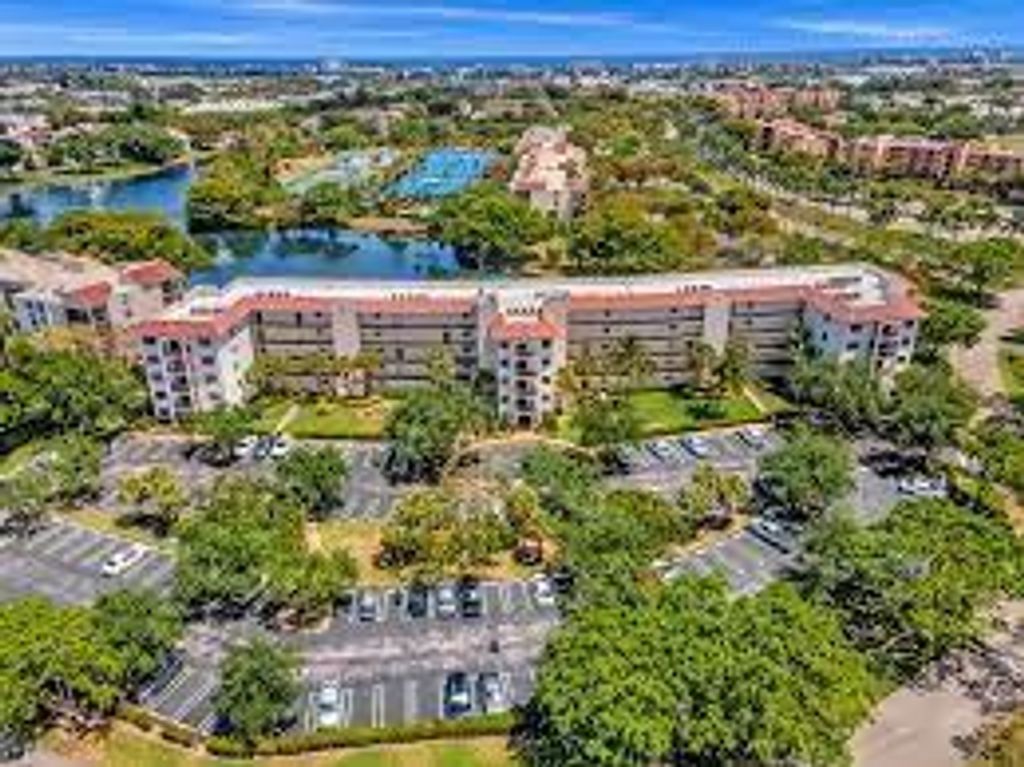 2105 LAVERS Circle 403, Delray Beach, FL 33444