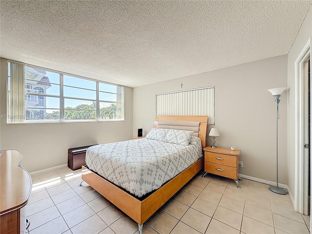 400 SE 10th St 218, Deerfield Beach, FL 33441