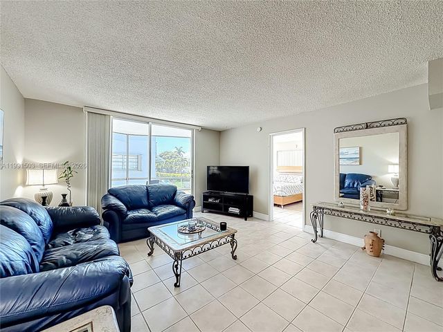 400 SE 10th St 218, Deerfield Beach, FL 33441