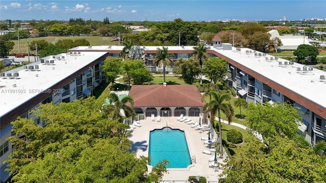 400 SE 10th St 218, Deerfield Beach, FL 33441