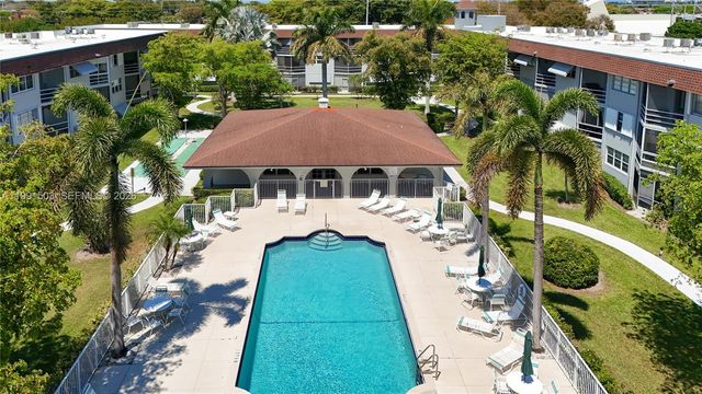 400 SE 10th St 218, Deerfield Beach, FL 33441