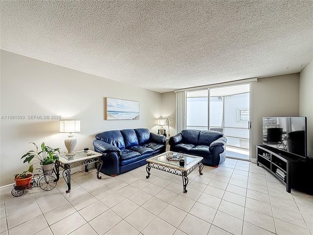 400 SE 10th St 218, Deerfield Beach, FL 33441