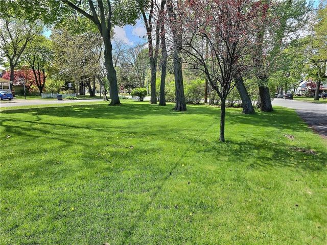 2826 Saint Paul Blvd, Irondequoit, NY 14617