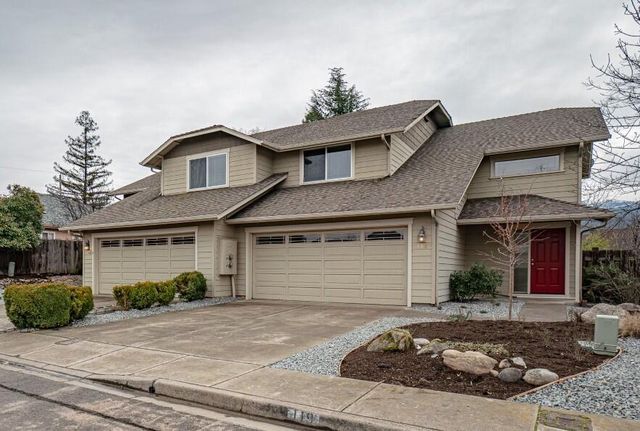 119 Oak Meadows Place, Ashland, OR 97520