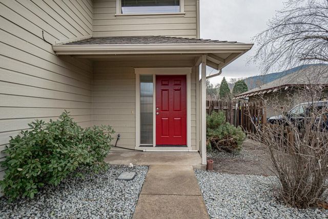 119 Oak Meadows Place, Ashland, OR 97520