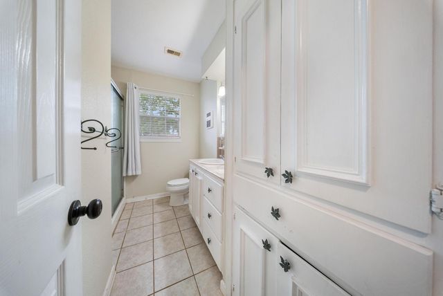 9215 Linda Vista Rd, Houston, TX 77078