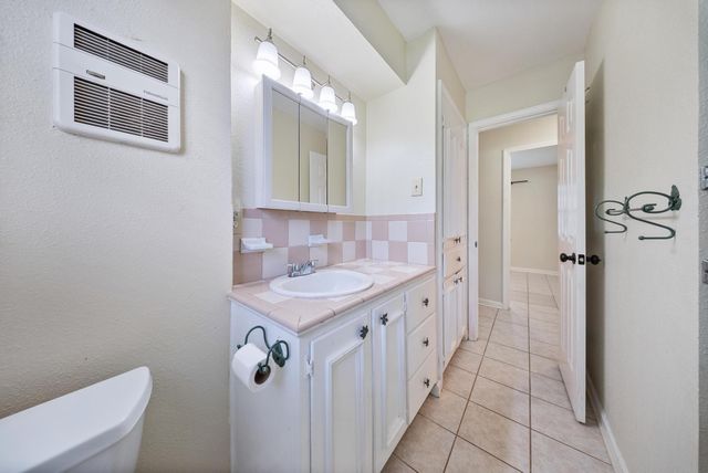 9215 Linda Vista Rd, Houston, TX 77078