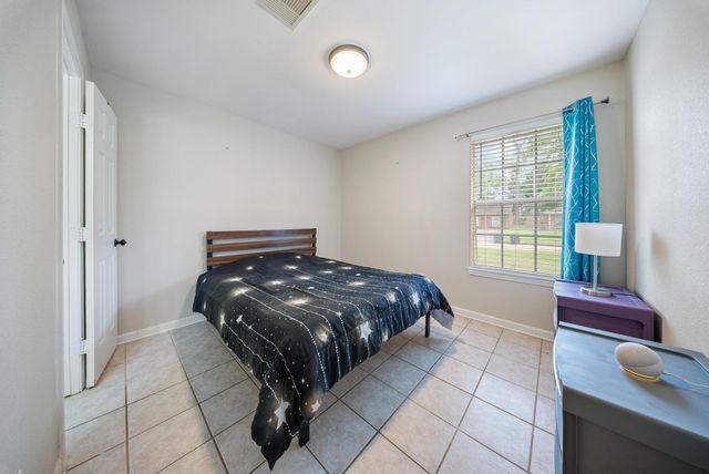 9215 Linda Vista Rd, Houston, TX 77078