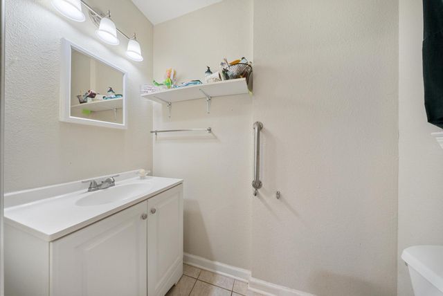 9215 Linda Vista Rd, Houston, TX 77078